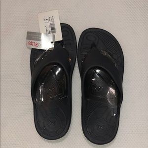 NEW Aetrex Men’s Lynco Flip in Charcoal size US9